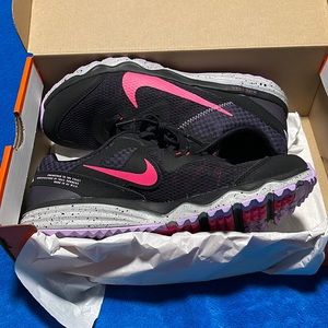 Nike size 9 Juniper Trail sneakers